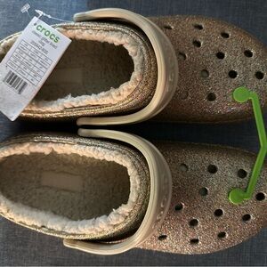 NWT women’s gold glitter CROCS!! Size 11